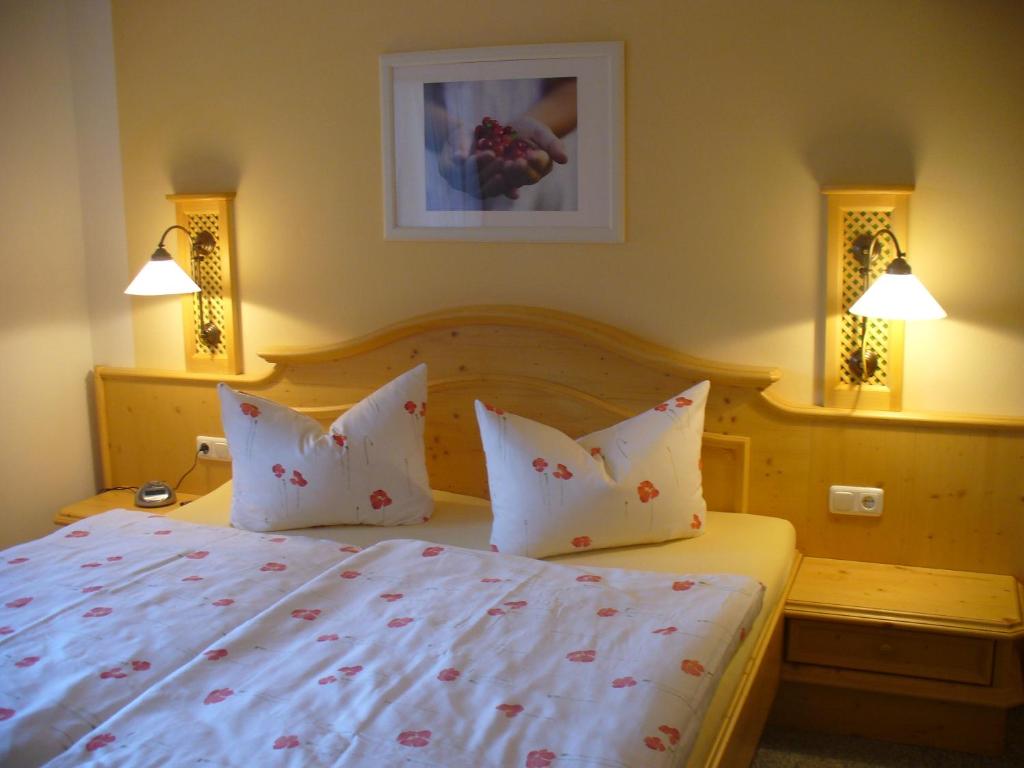 Pension Waldklause, Doppelzimmer mit Balkon, Dusche, WC photo