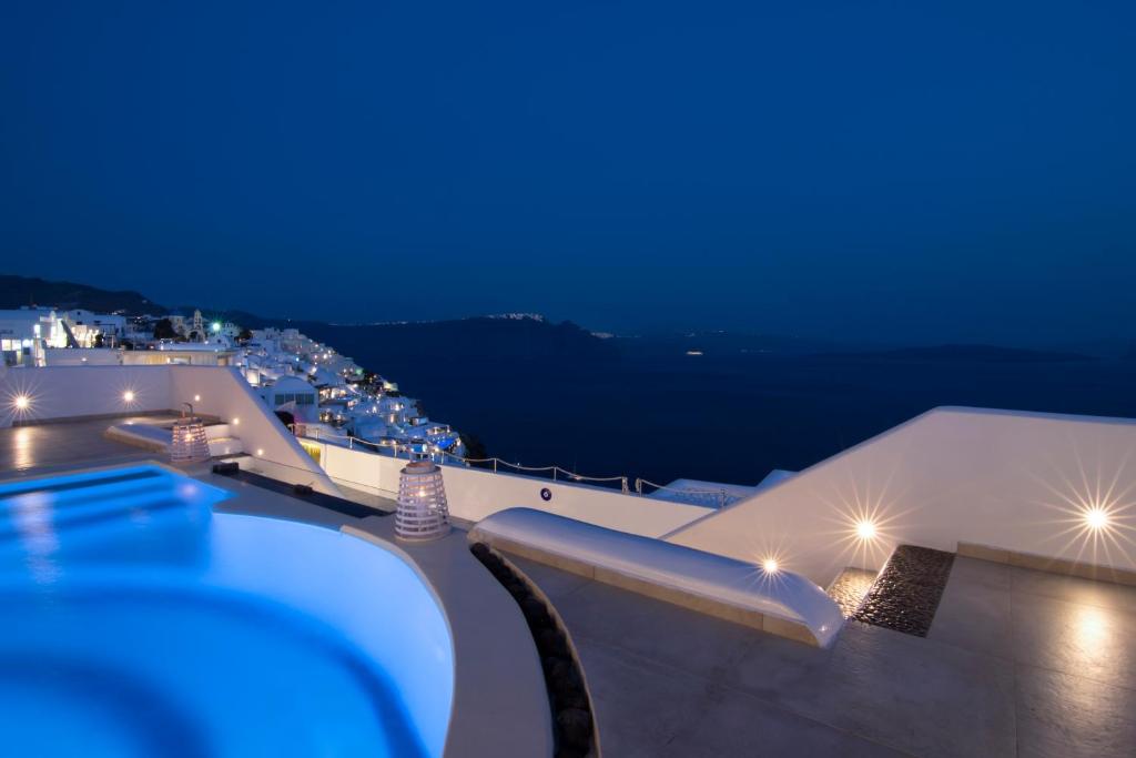 Santorini Secret Premium photo