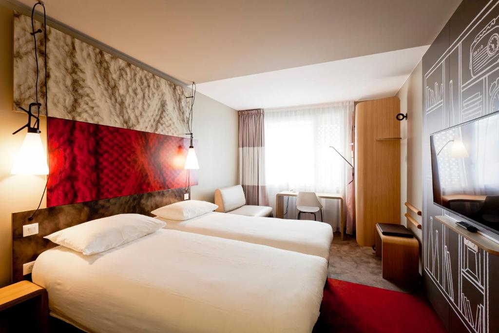 ibis Lyon Carre De Soie - ViaMichelin HOTEL - Vaulx-en ...