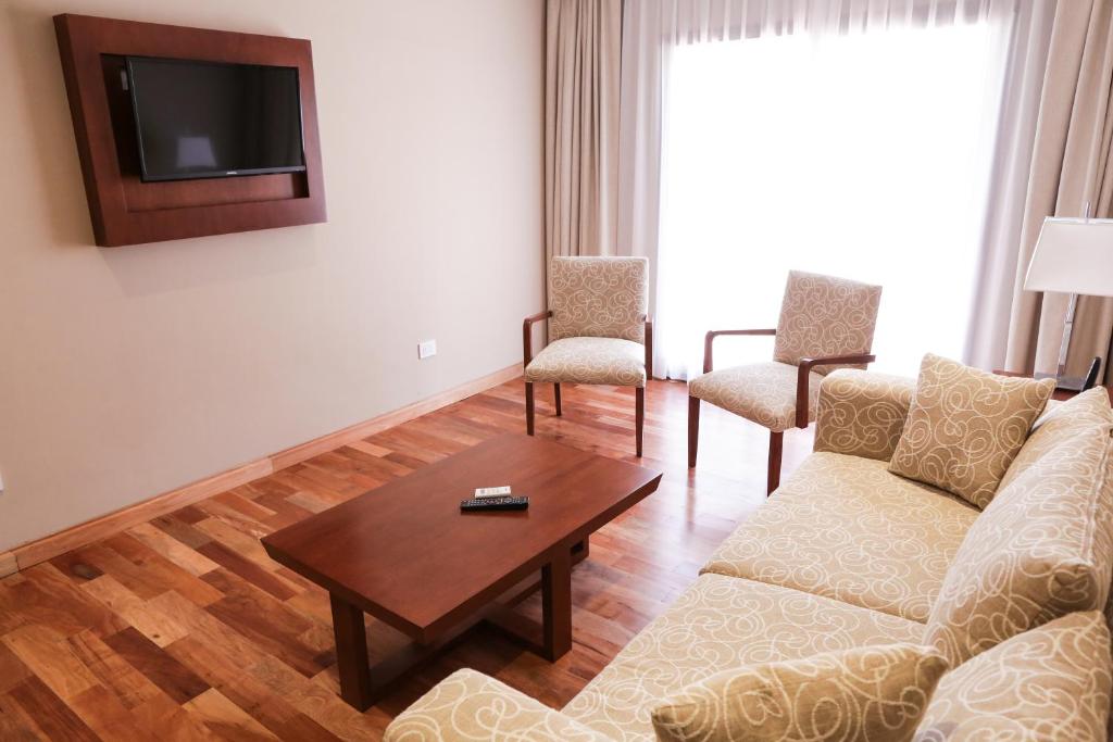 Howard Johnson Escobar Hotel Photo 11
