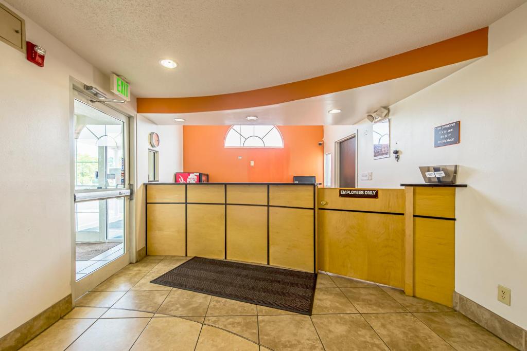 Motel 6 Indianapolis North photo