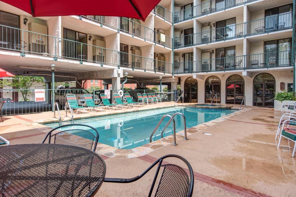 Swimming pool, Oak Square Rentals in Gatlinburg (TN)