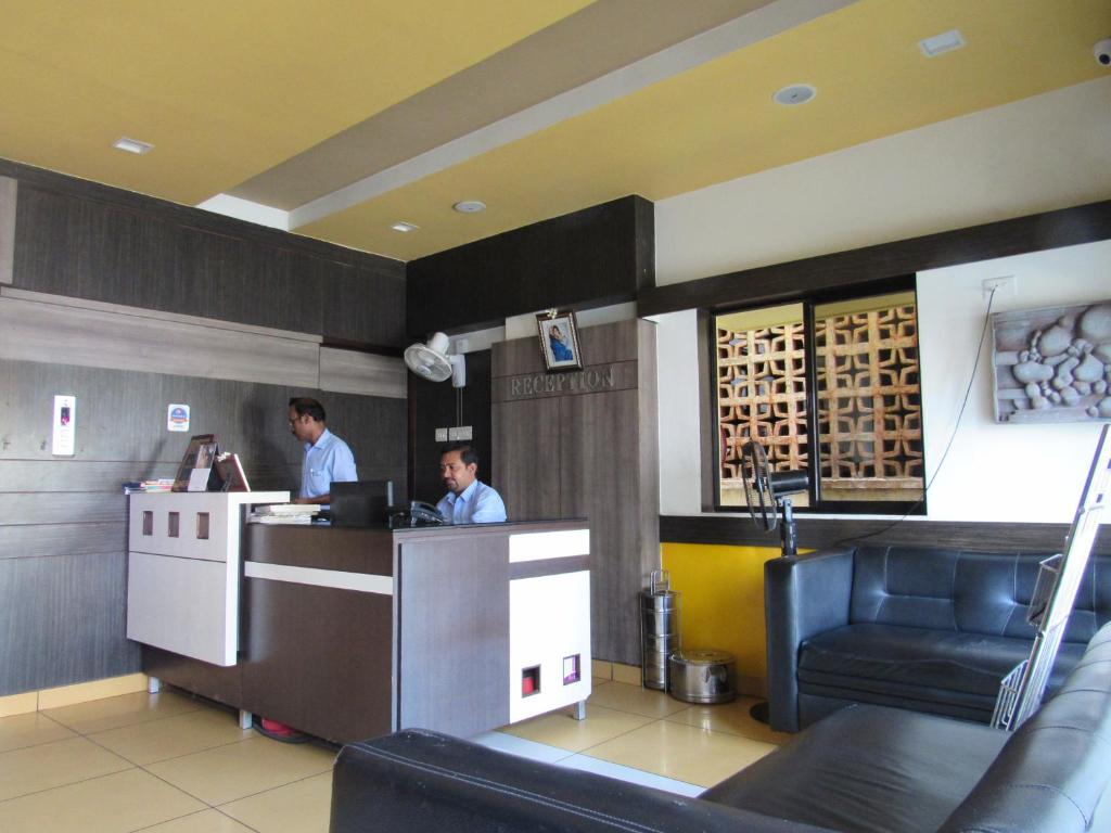 Lobby, Devis Grand Hotel in Pondicherry