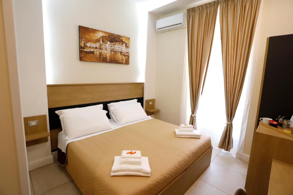 VICTORIA HOTEL B&amp;B — Hotel in Naples