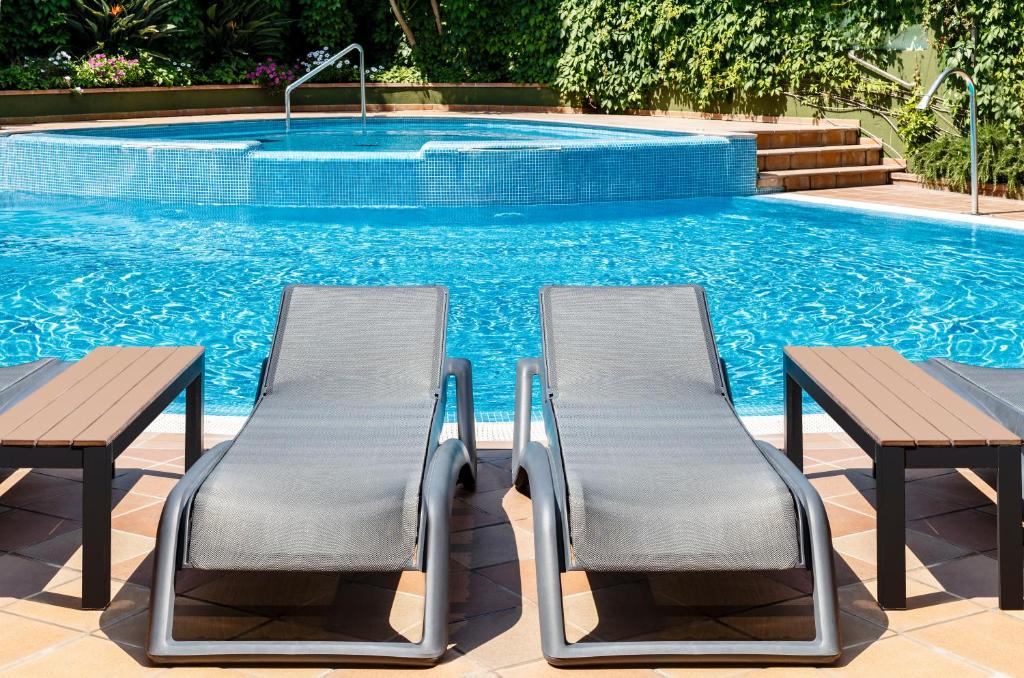 Hotel Acapulco — Swimming pool in Lloret de Mar, Catalonia