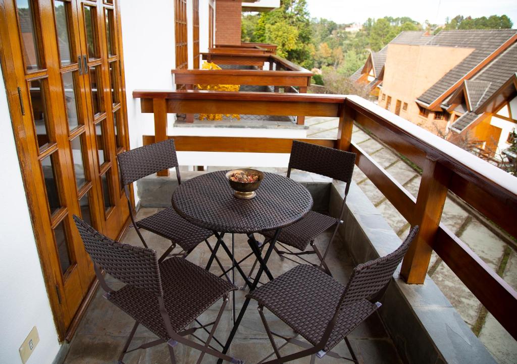 Balcony/terrace, Apartamento para temporada no Alto do Capivari in Campos Do Jordao