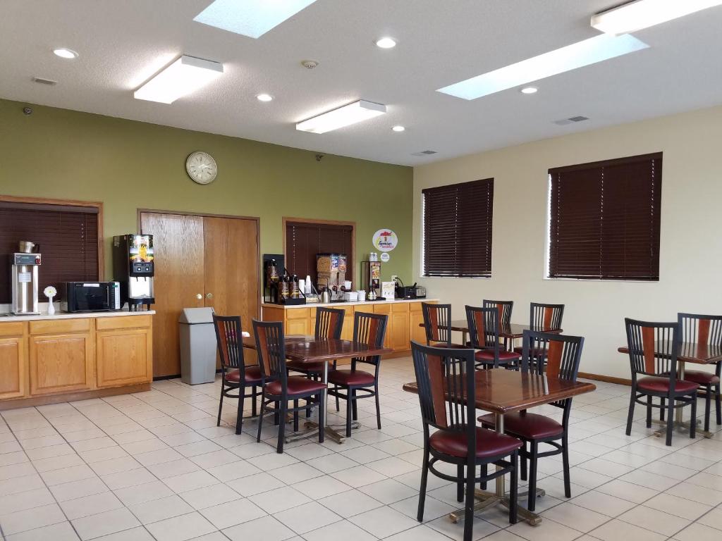 Super 8 By Wyndham Dekalb Il 썸네일