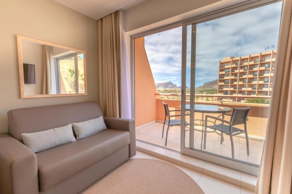 ヴィラ バレイラ ホテル リゾート&タラッソ スパ (Vila Baleira – Hotel Resort & Thalasso Spa) バルコニー/テラス