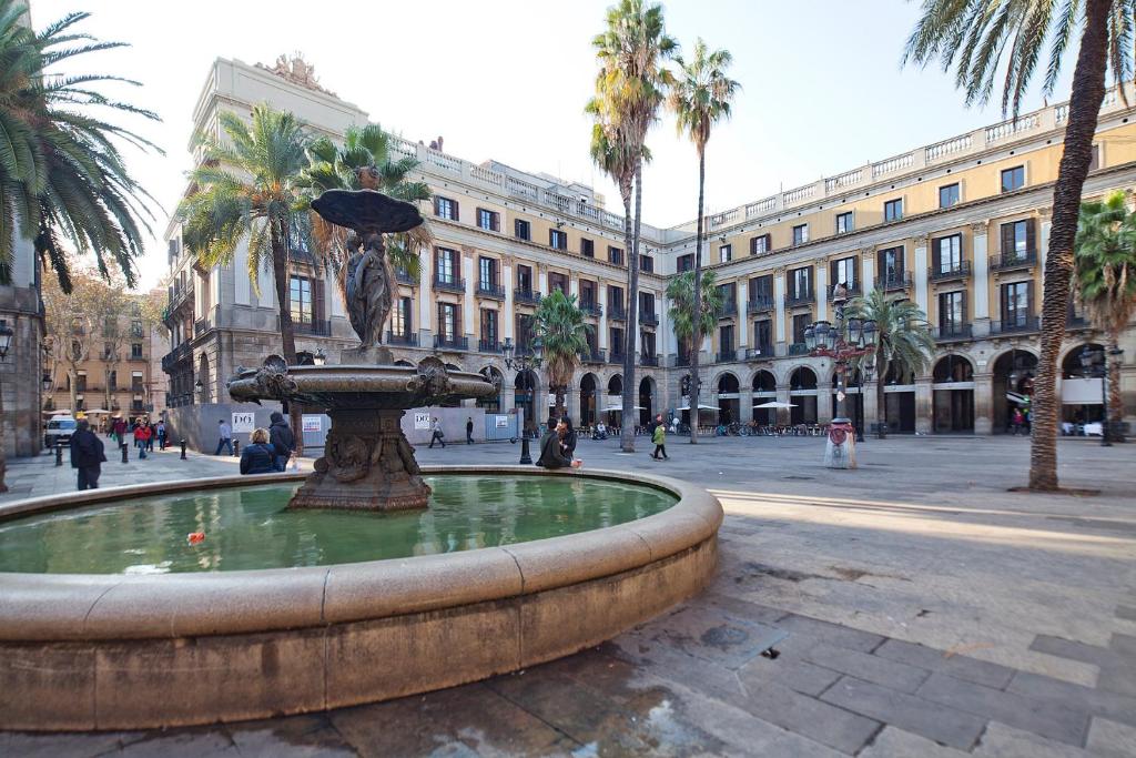 My Address in Plaza Real - 3