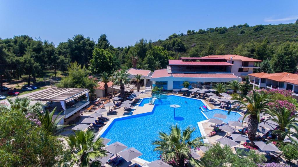 Poseidon Hotel Sea Resort — Swimming pool in Porto Carra, Central Macedonia