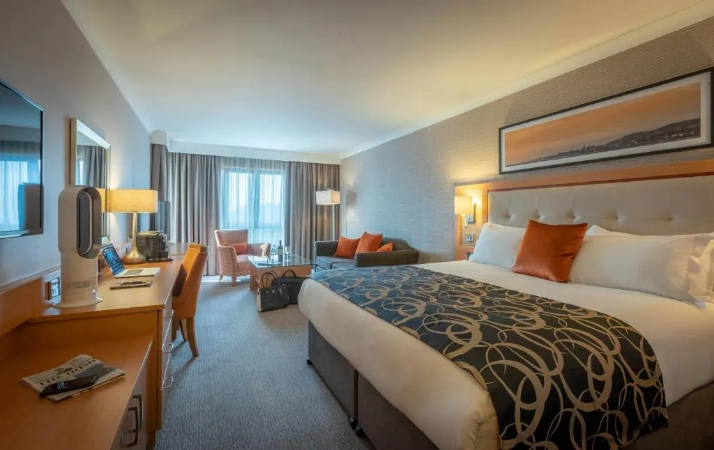 Clayton Hotel Leopardstown, hotel in Leopardstown