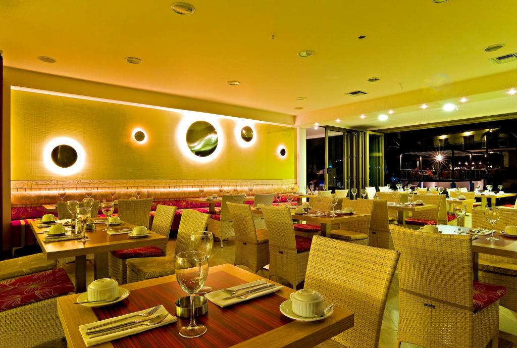 Flegra Palace — Restauracje i bary in Pefkochori, Macedonia Środkowa