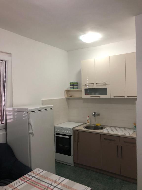 Apartman Sutomore 8 osoba - 4