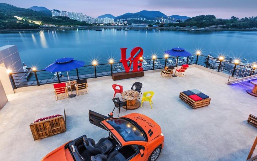 Shared lounge/TV area