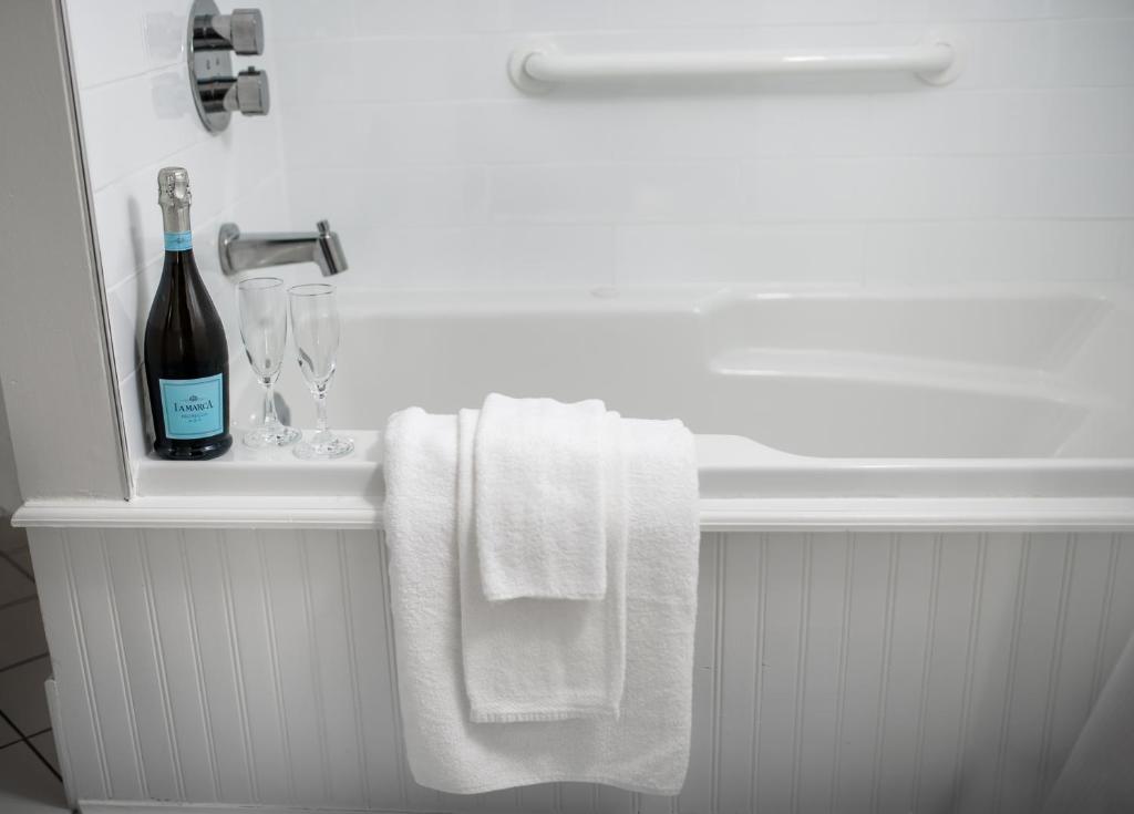 The Kitch'inn - Boutique Inn and Wine Bar photo
