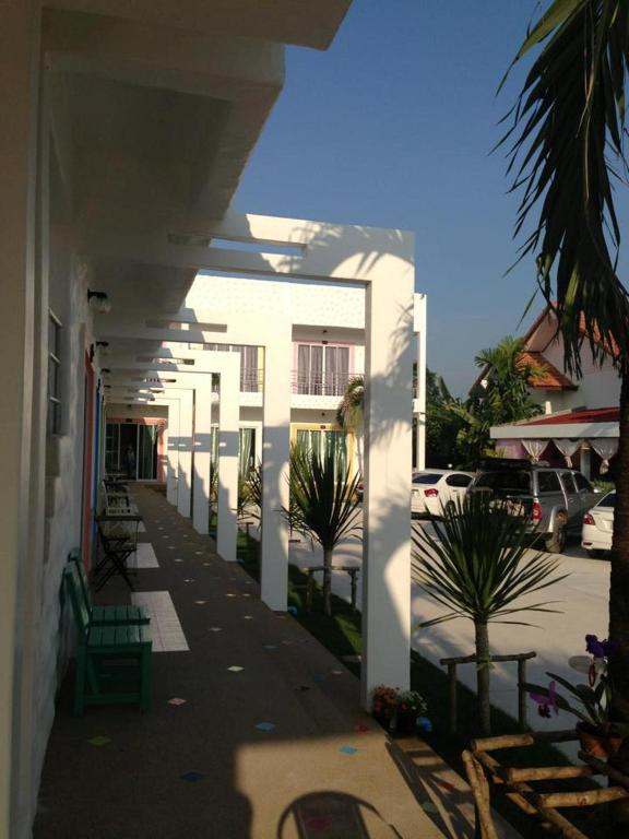 Baan Chom Jan Suan Phung