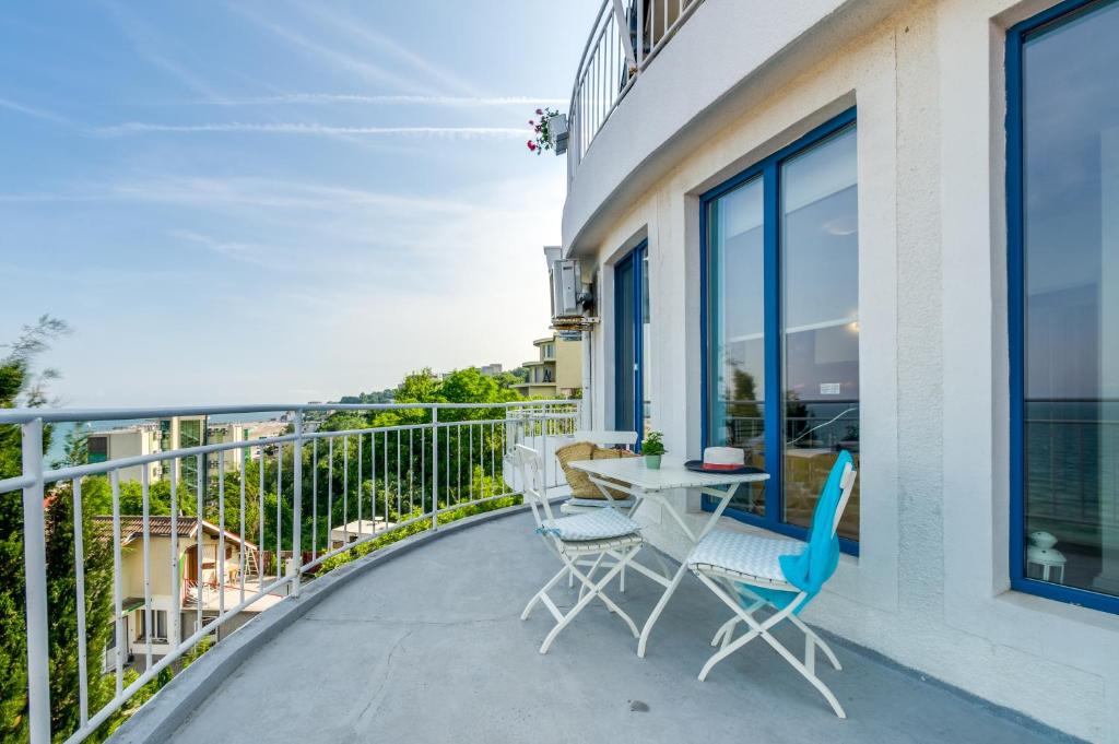 Villa White Dove photo