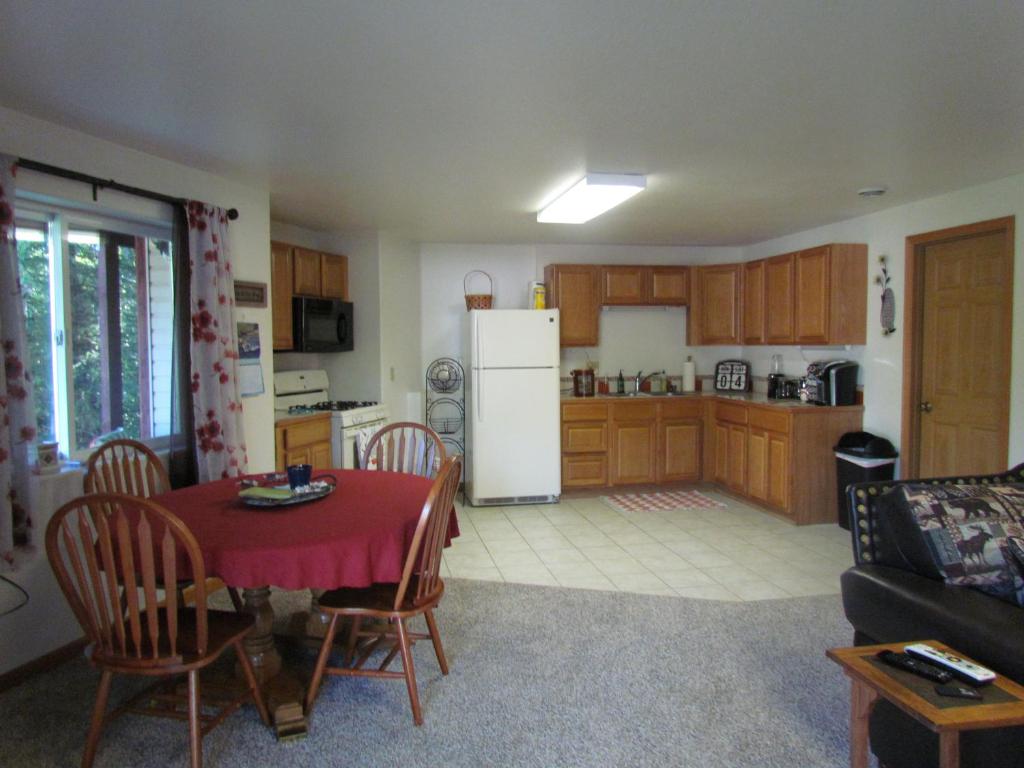 Peaceful 3 bdrm Alaskan getaway photo