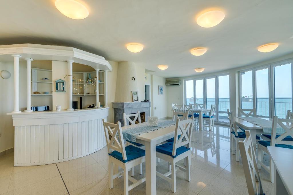 Villa White Dove photo