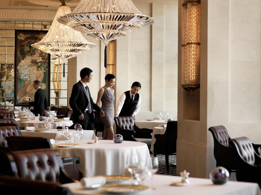 Hotel Dining
