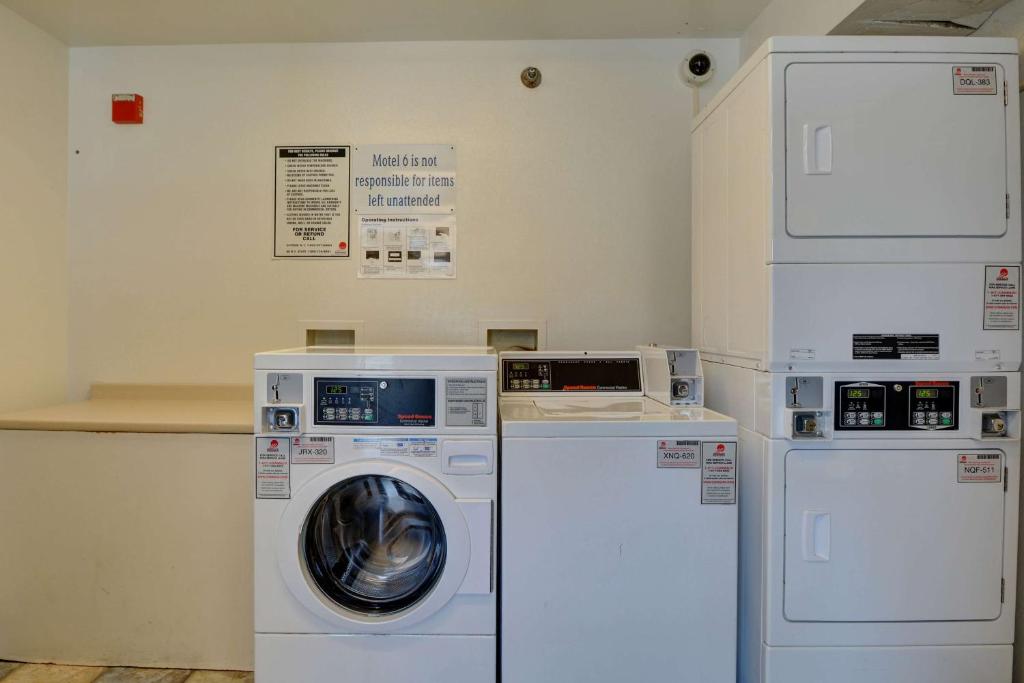 Motel 6-Windsor Locks, CT - Hartford photo