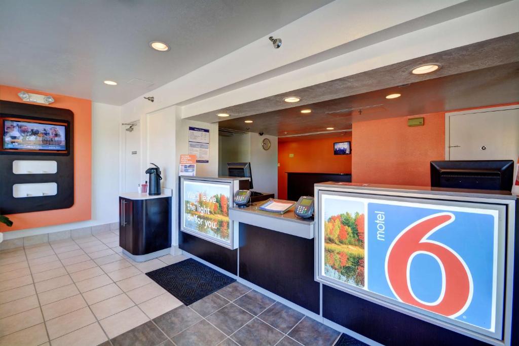 Motel 6-Windsor Locks, CT - Hartford photo