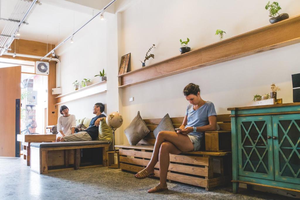 Shared lounge/TV area, World Inn in Hualien