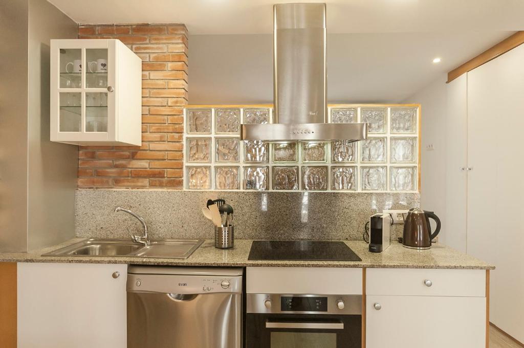 Lets Holidays NICE LOFT IN THE CENTER OF TOSSA - 5