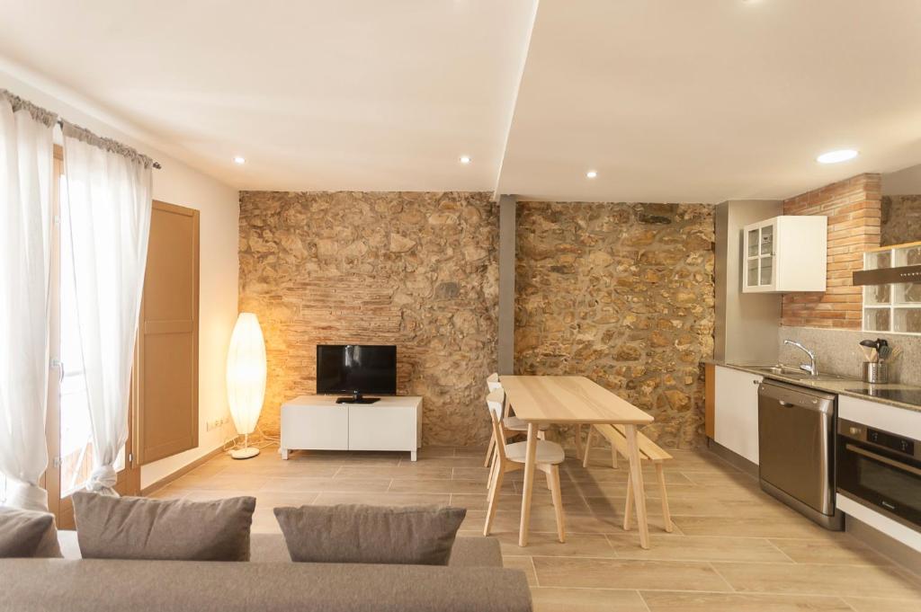 Lets Holidays NICE LOFT IN THE CENTER OF TOSSA - 2