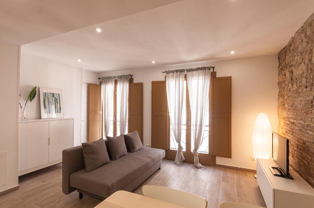 Lets Holidays NICE LOFT IN THE CENTER OF TOSSA - 3