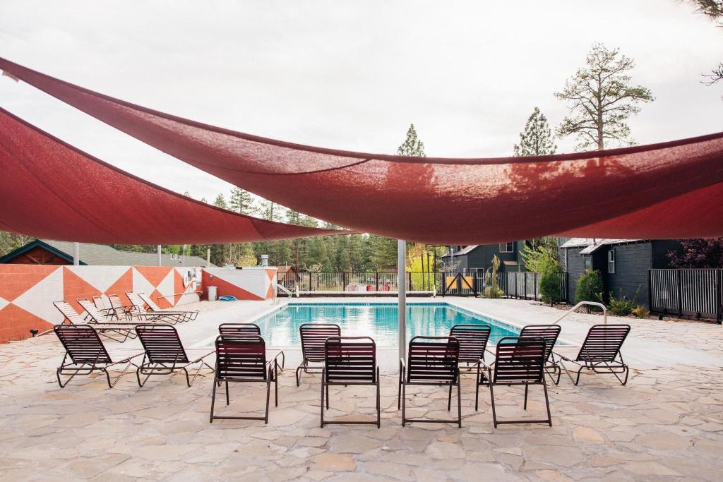 Big Bear Lake Noon Lodge Additional