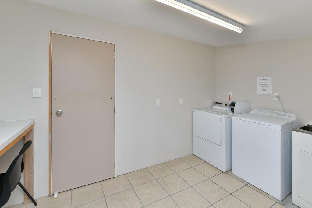 Wayside Motel photo