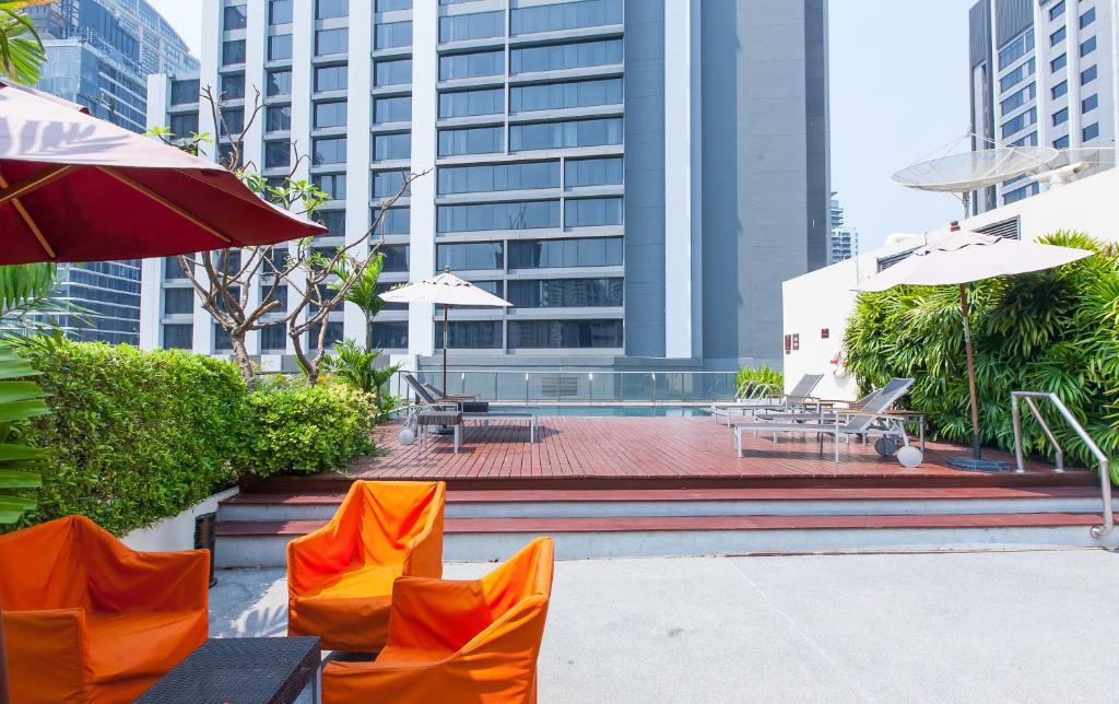 Oakwood Residence Sukhumvit 24 Hotel