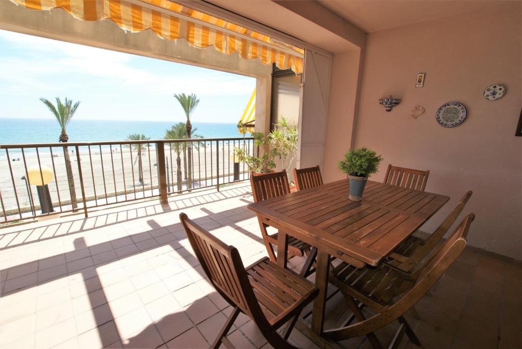 Stay In Mediterranean View - 1