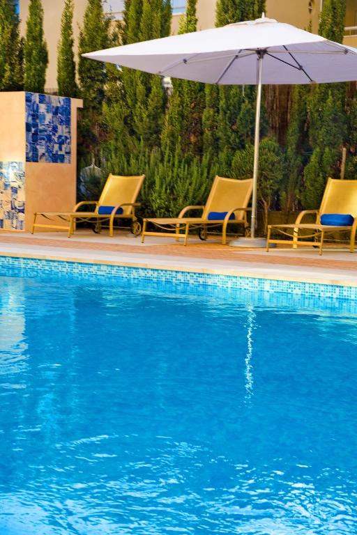 スイミングプール