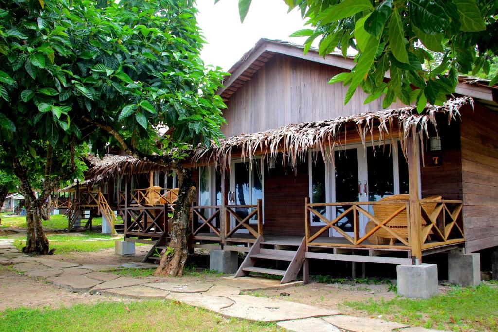 Batu Rundung Surf Resort — Hotel in Naibos