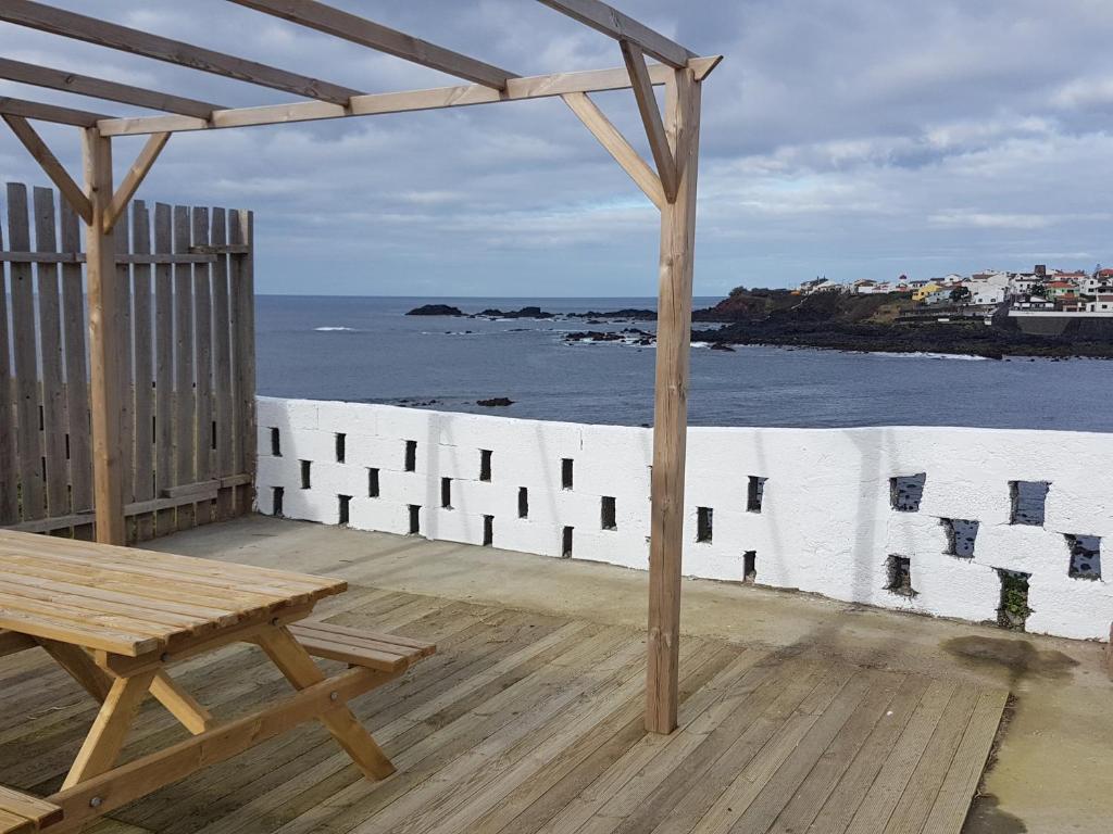 Amazing view to the sea &amp; port bay in Mosteiros — Hotel in Mosteiros