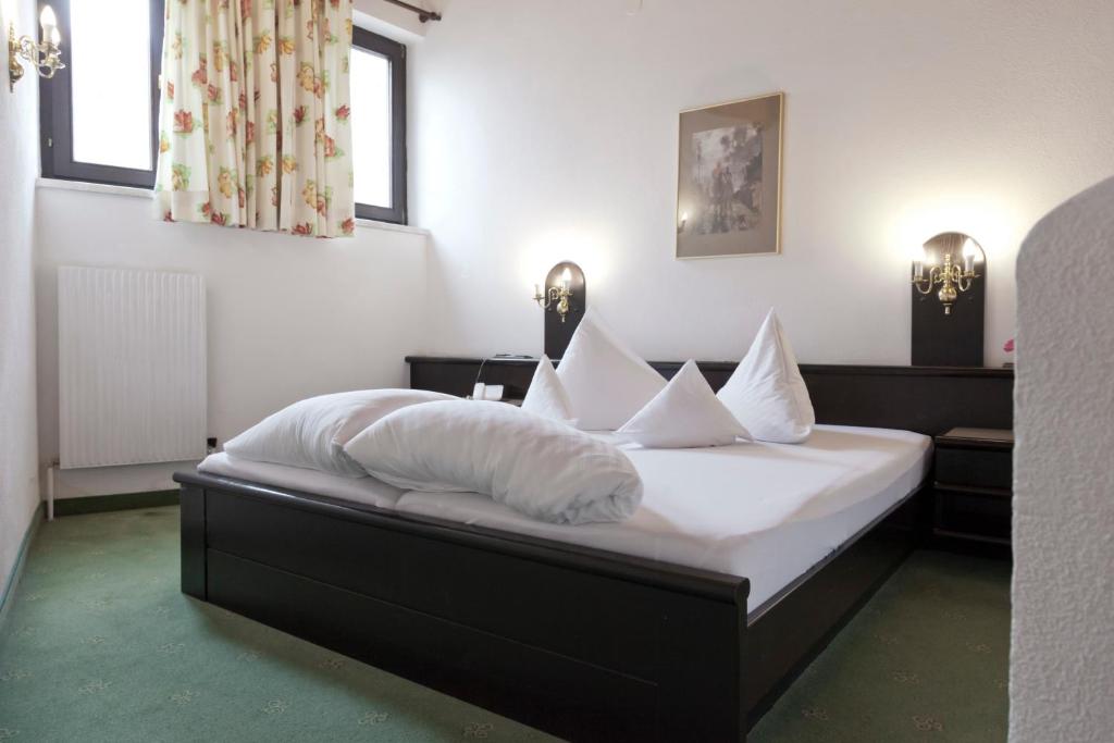 Hotel Neue Burg - 3