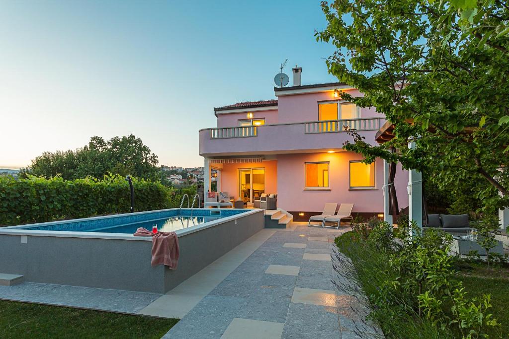 Villa Sweet Home Marija With Heated Pool, Split