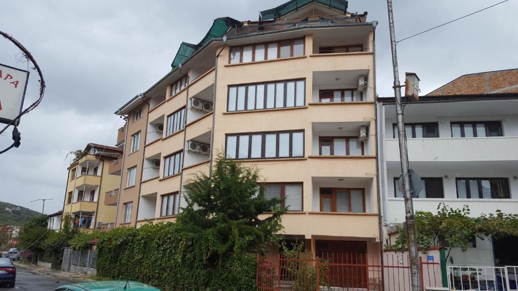 Guest House Dzhegosh — Hotel in Primorsko