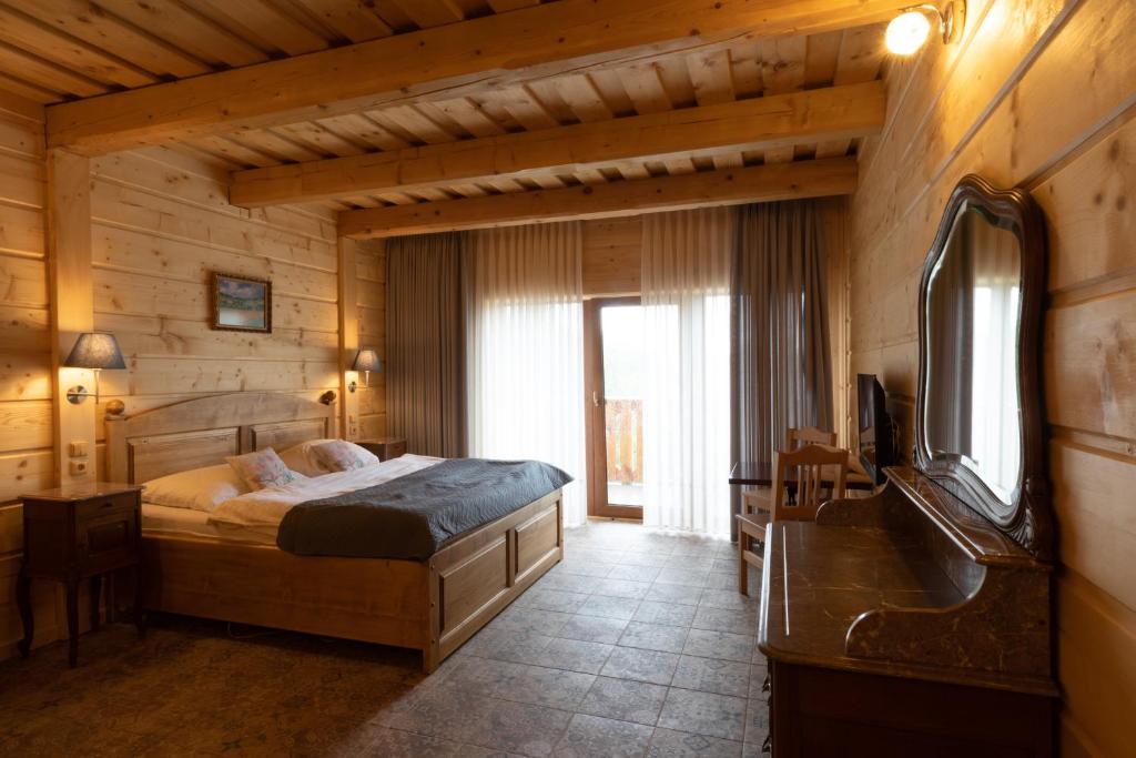 Deluxe Double Room with Jacuzzi, Balcony and Lake View