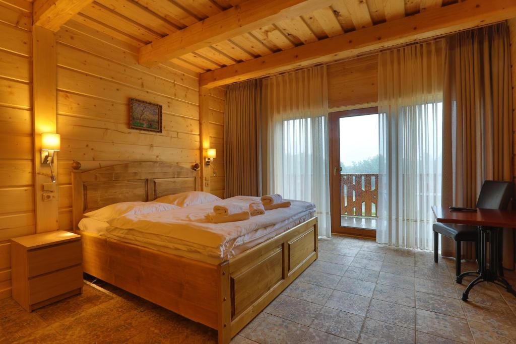 Deluxe Double Room with Jacuzzi, Balcony and Lake View