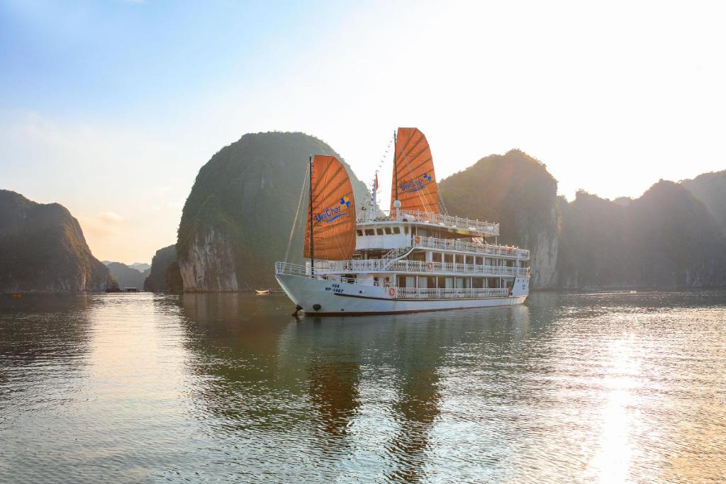 UniCharm Cruise, Ha Long