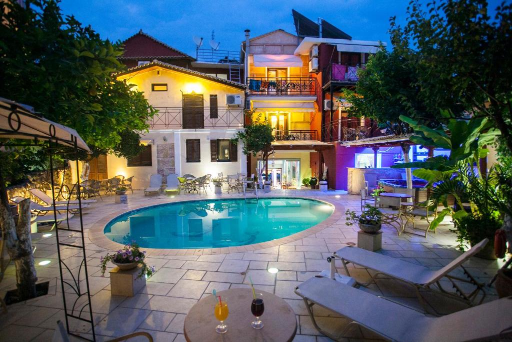 Swimming pool