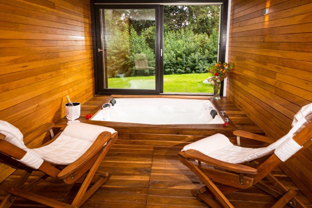 Hot tub