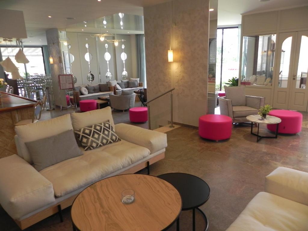 Hotel Albatros — Restaurant & bars in Moraitika, Ionian Islands