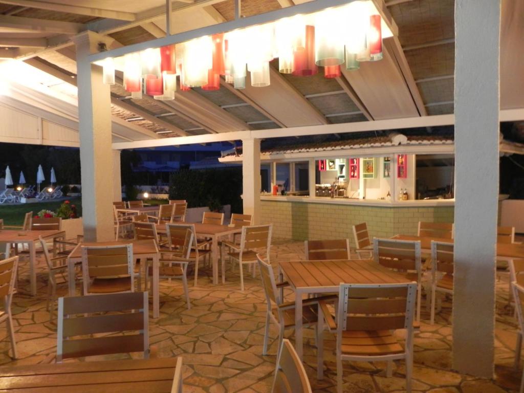 Hotel Albatros — Restaurant & bars in Moraitika, Ionian Islands