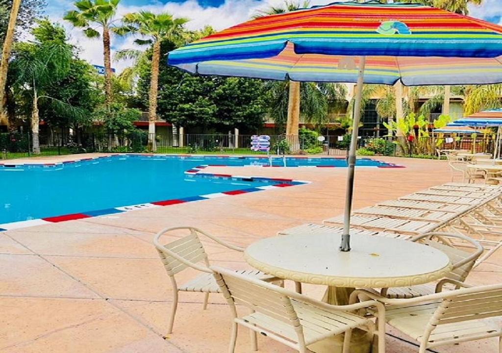 Surestay Plus Hotel By Best Western Bakersfield North Photo 6