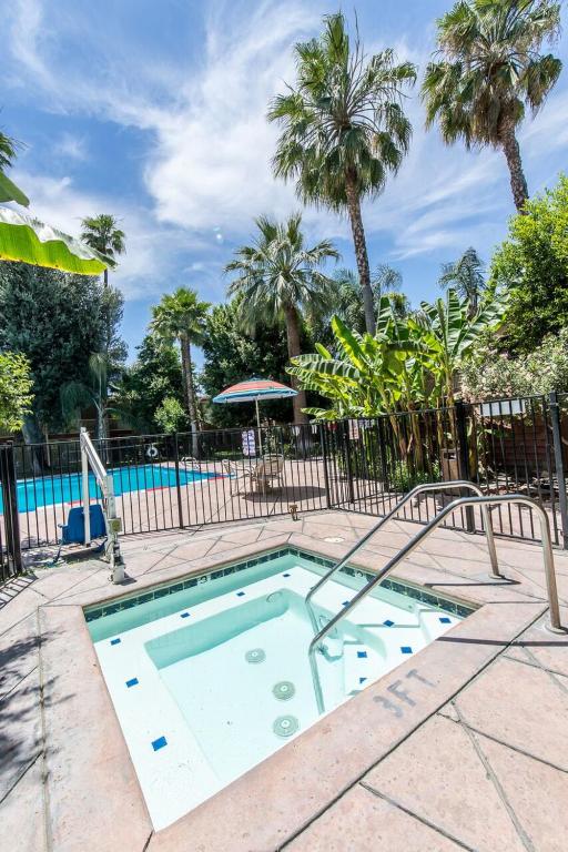 Surestay Plus Hotel By Best Western Bakersfield North Photo 11