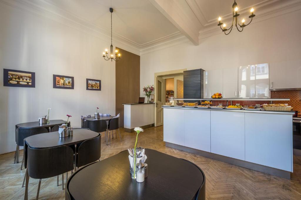 Food and beverages, Royal Road Residence in Prague